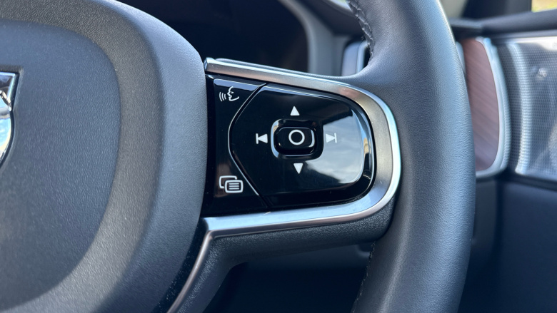 Volvo XC60 2.0 T8 [455] RC PHEV Ultimate Dark 5dr AWD Gtron Estate